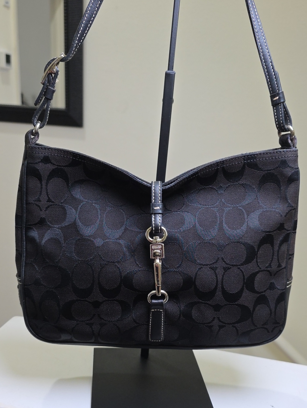 COACH 6091 Vintage Hamptons Clip Hobo Black Signature Fabric/Black Leather Trim - Picture 2 of 16